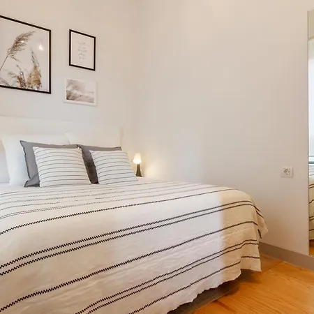 Muy Luminoso A 5 Min Del Centro De Apartamento