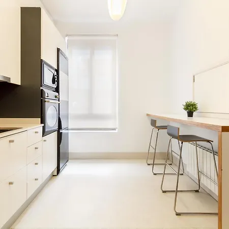 Muy Luminoso a 5 min del centro de Bilbao Apartamento *