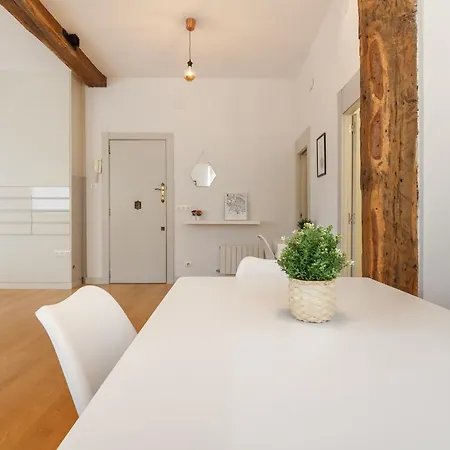 Apartamento Muy Luminoso A 5 Min Del Centro De *